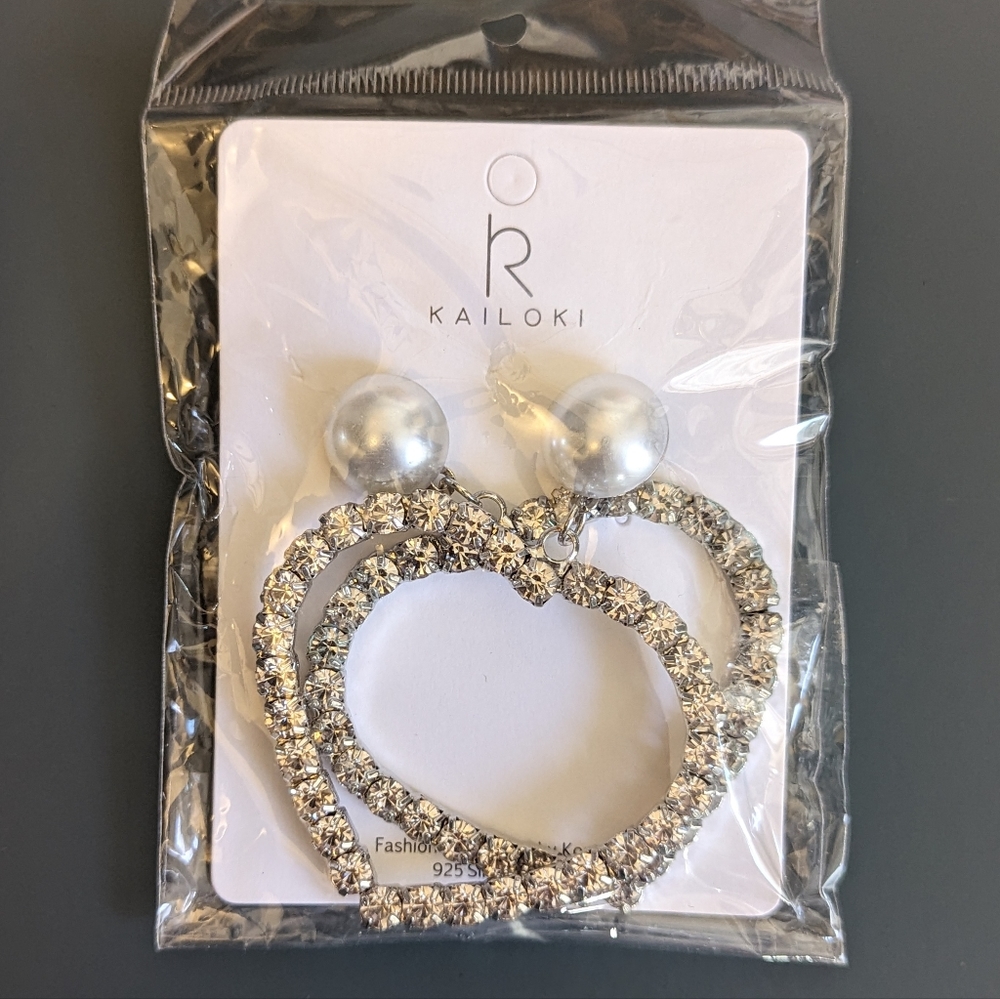 NWOT Kailoki Heart Hoop Earrings